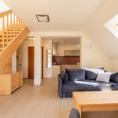 Klimatyczny Sun Seasons 24 W Rewalu Blisko Plazy By Renters Lägenhet