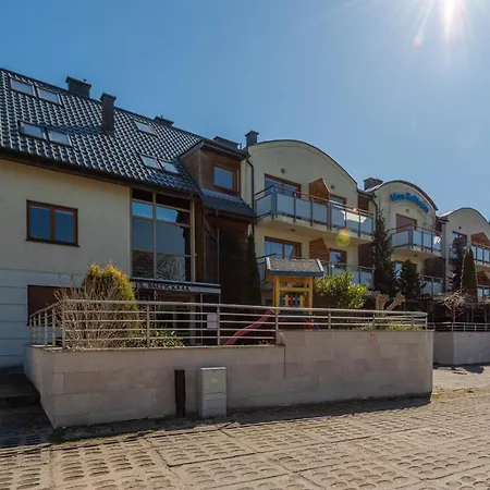 Nadmorski Z Balkonem Blisko Plazy By Renters